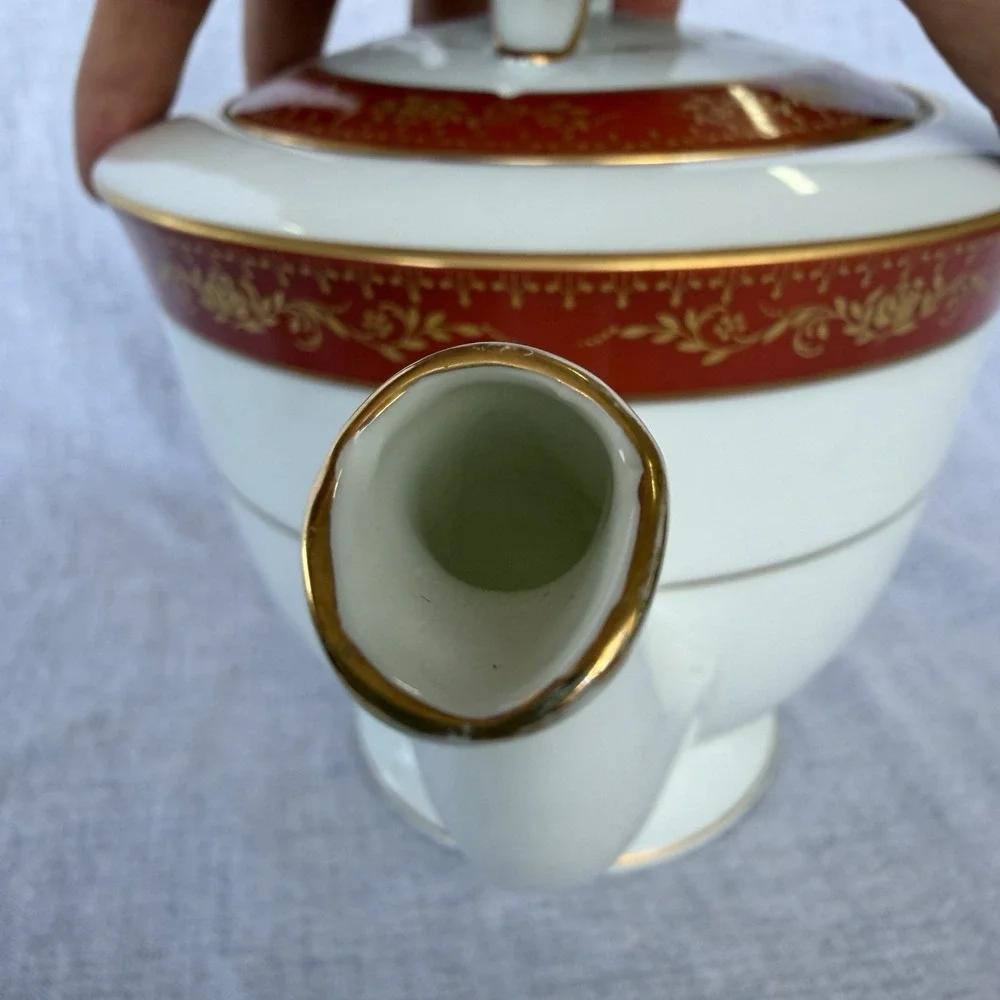 MINT! Noritake Goldhill 6613 Teapot with Lid Vintage Fine Porcelain Maroon Gold